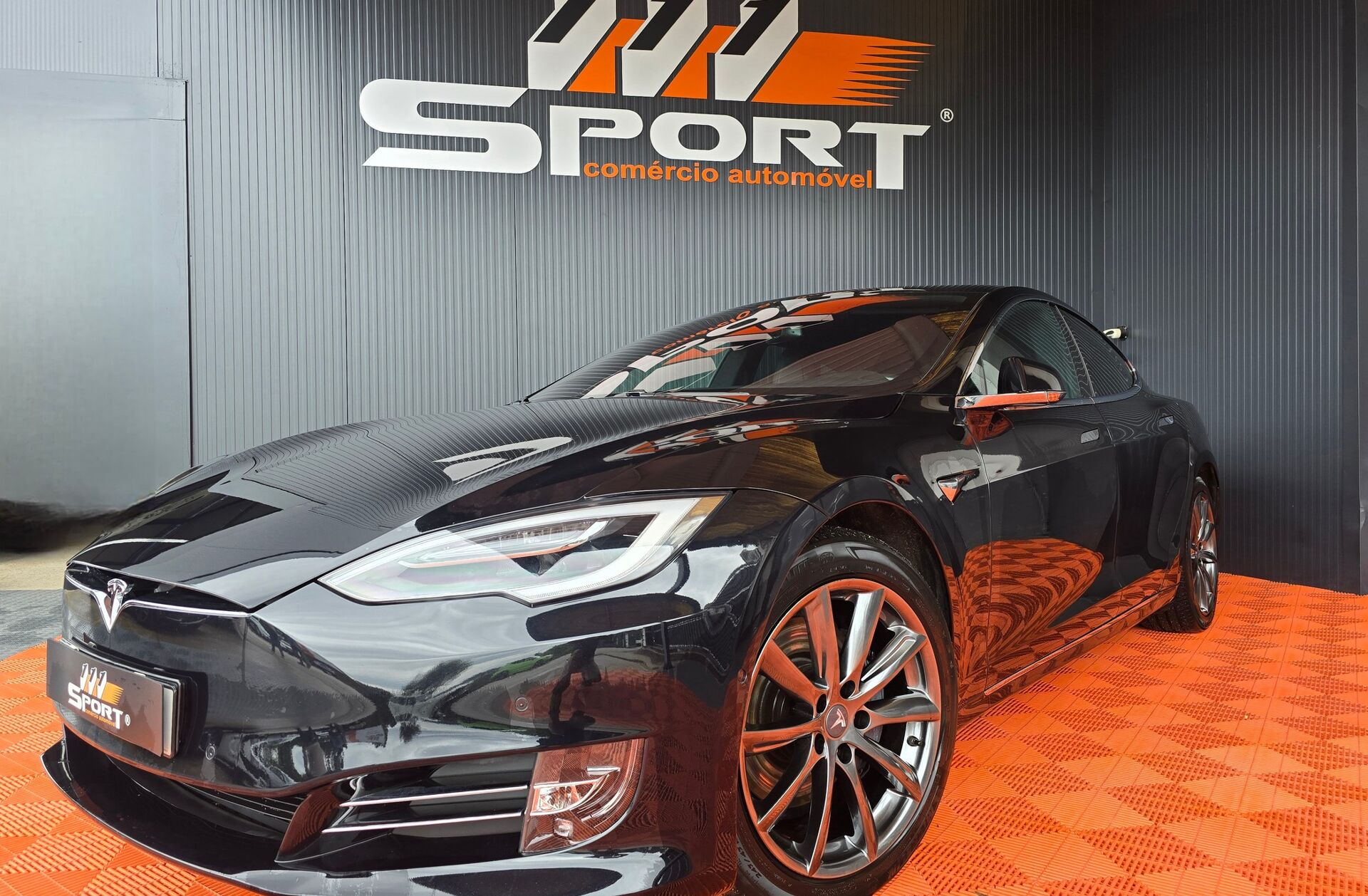 TESLA Model S 100