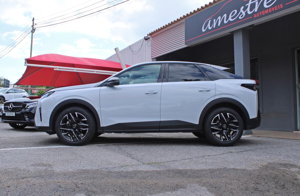 PEUGEOT 3008 1.2 Hybrid Allure e-DCS6