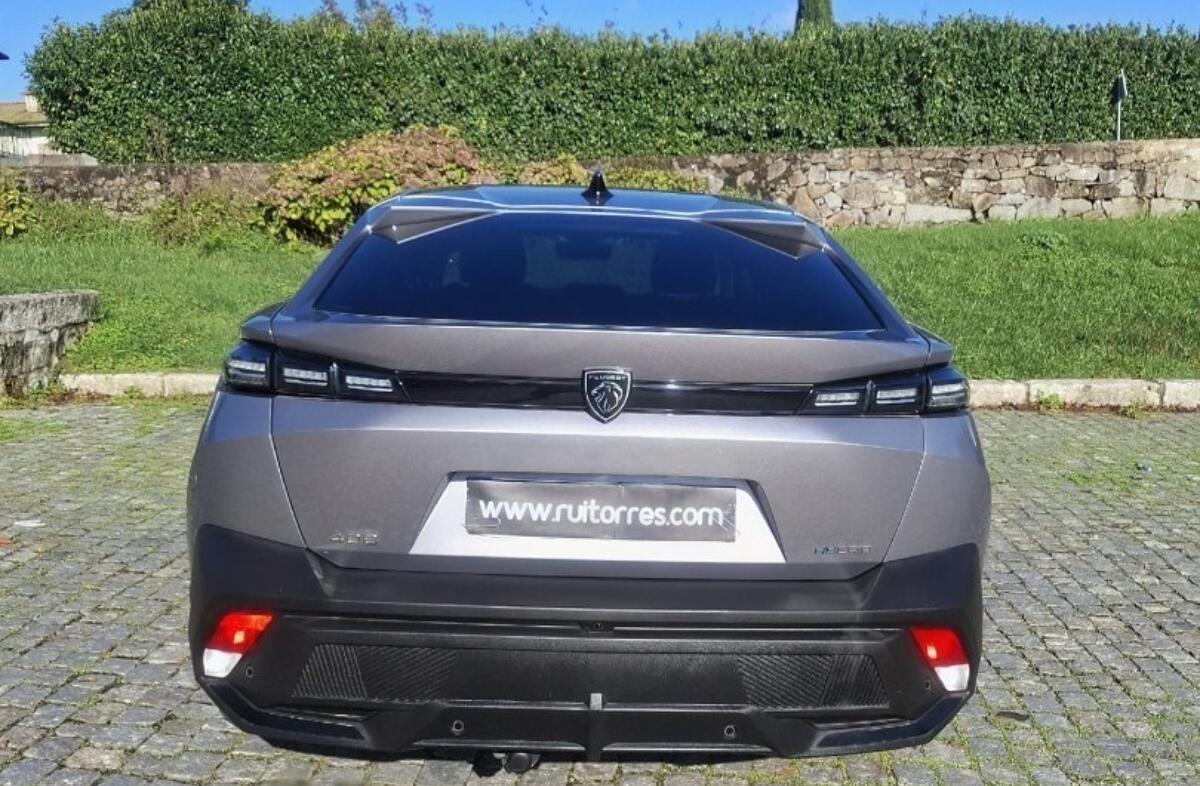 PEUGEOT 408 1.6 Hybrid Allure e-EAT8