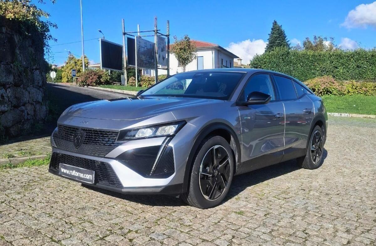 PEUGEOT 408 1.6 Hybrid Allure e-EAT8