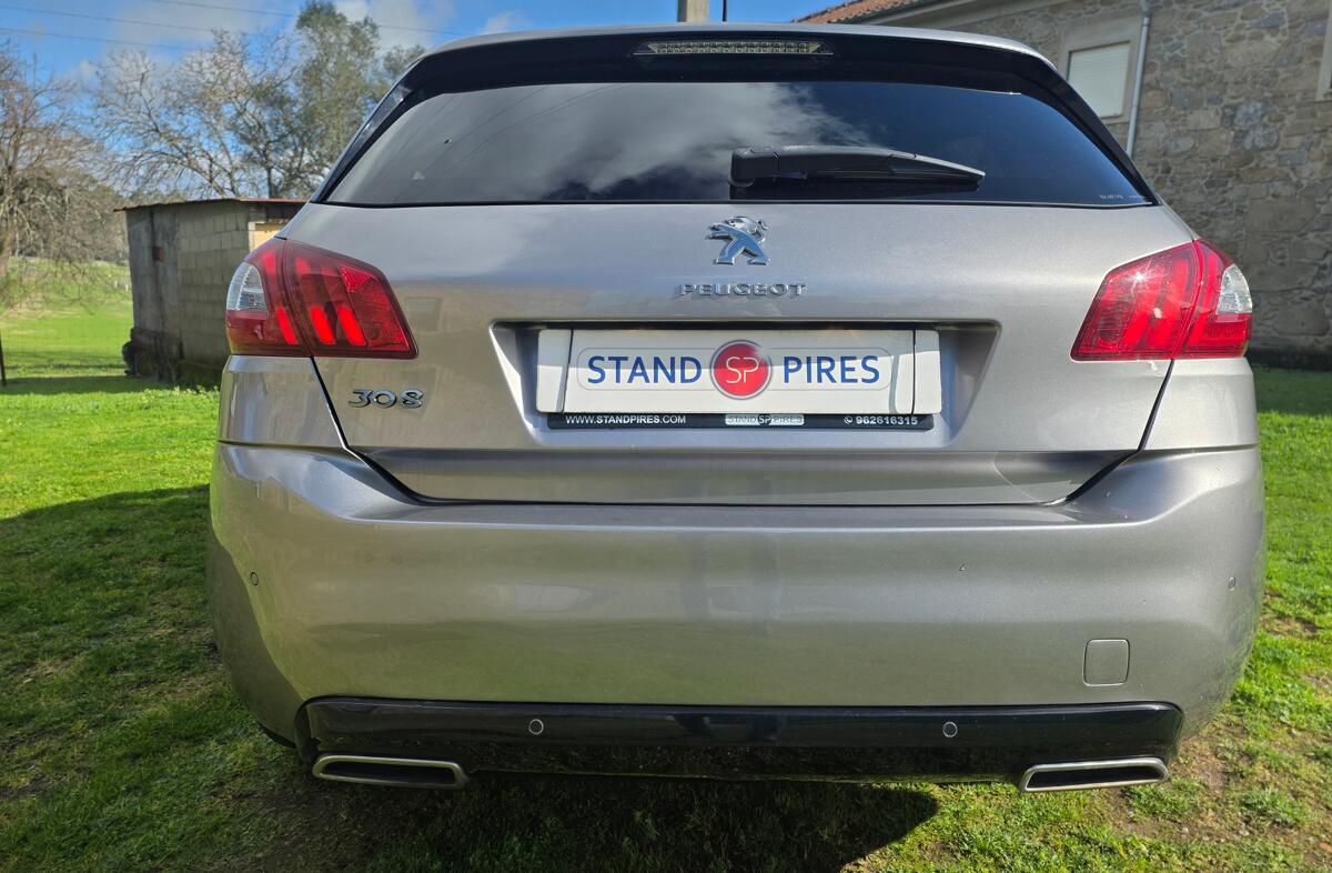 PEUGEOT 308 1.2 PureTech Style J17
