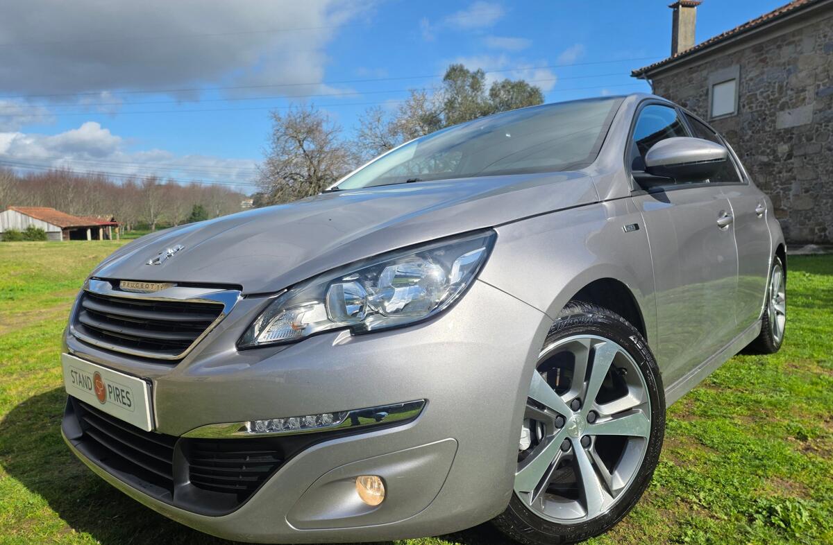 PEUGEOT 308 1.2 PureTech Style J17