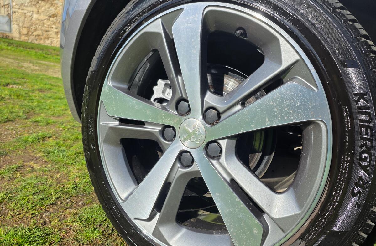 PEUGEOT 308 1.2 PureTech Style J17