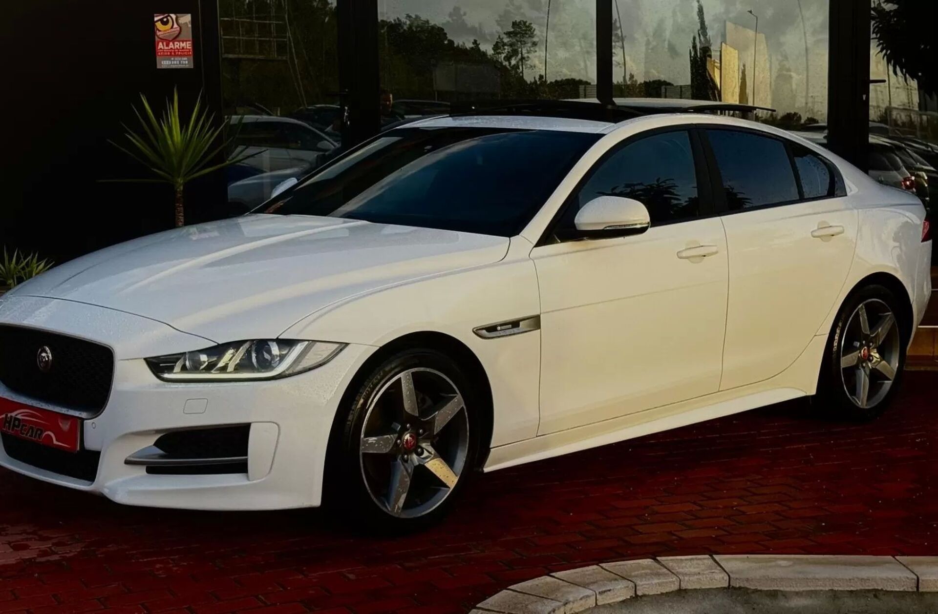 JAGUAR XE 2.0 D R-Sport Aut.