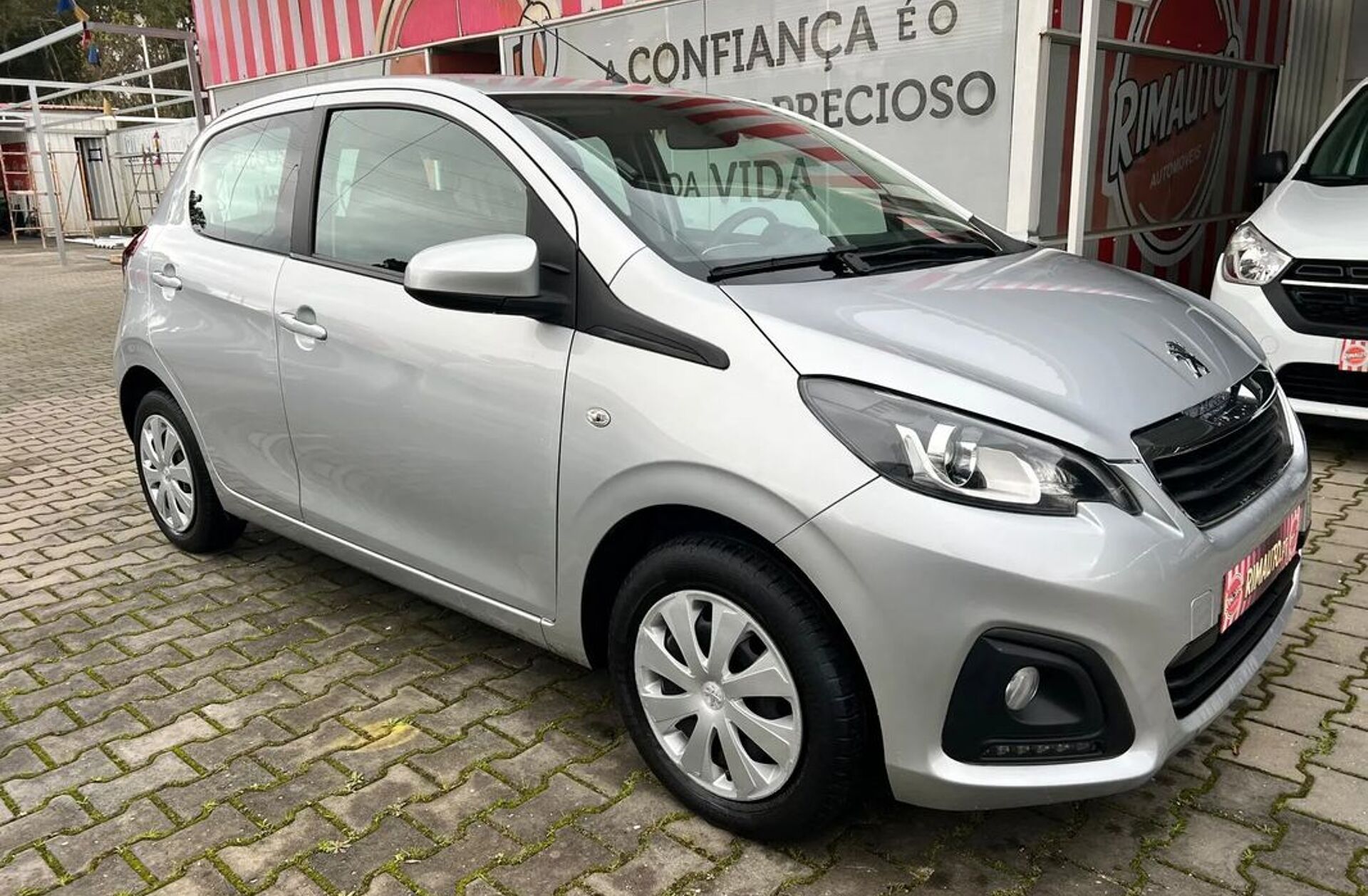 PEUGEOT 108 Top! 1.0 VTi Allure