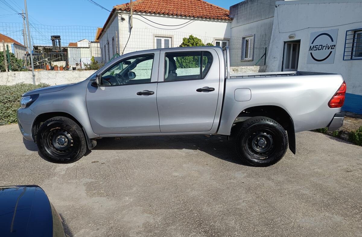 TOYOTA Hilux 2.4 D-4D 4WD CE CM