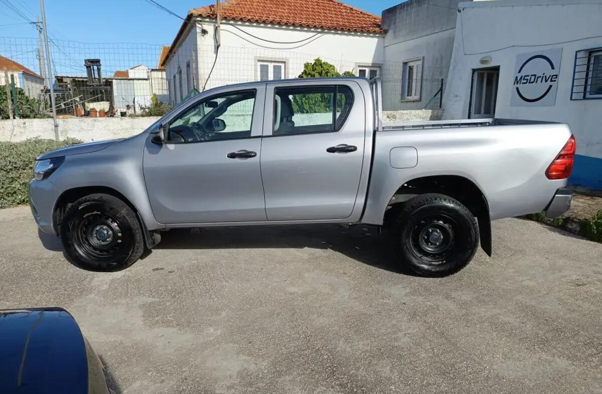 TOYOTA Hilux 2.4 D-4D 4WD CE CM