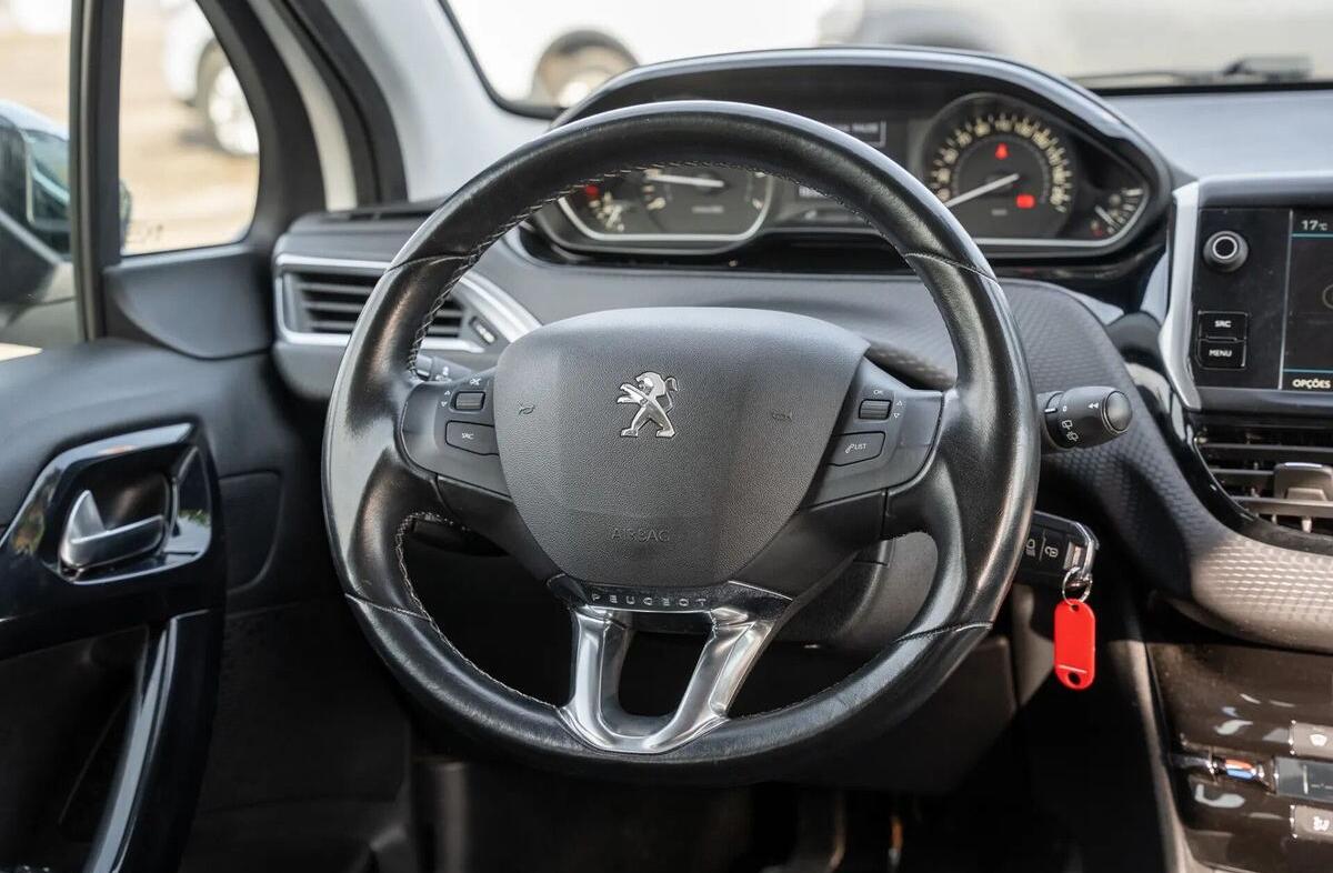 PEUGEOT 208 1.2 PureTech Allure