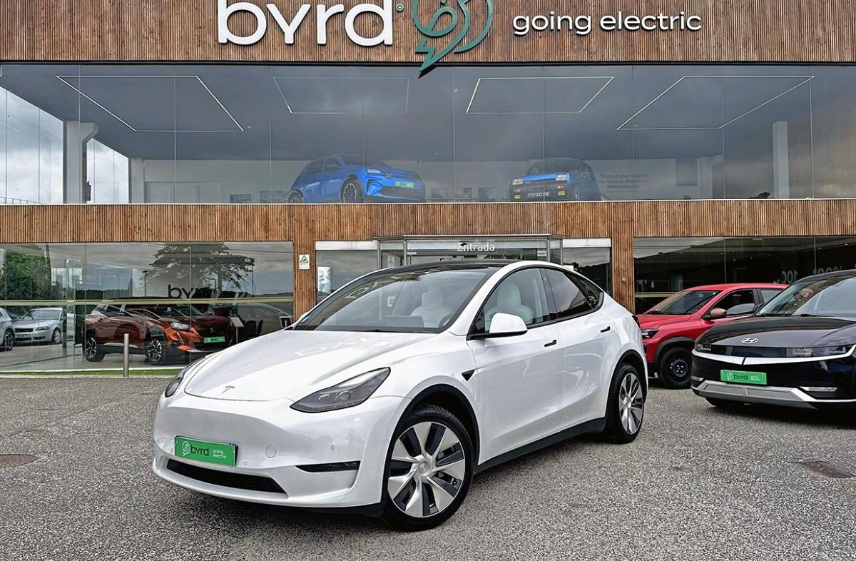 TESLA Model Y Long Range Tração Integral