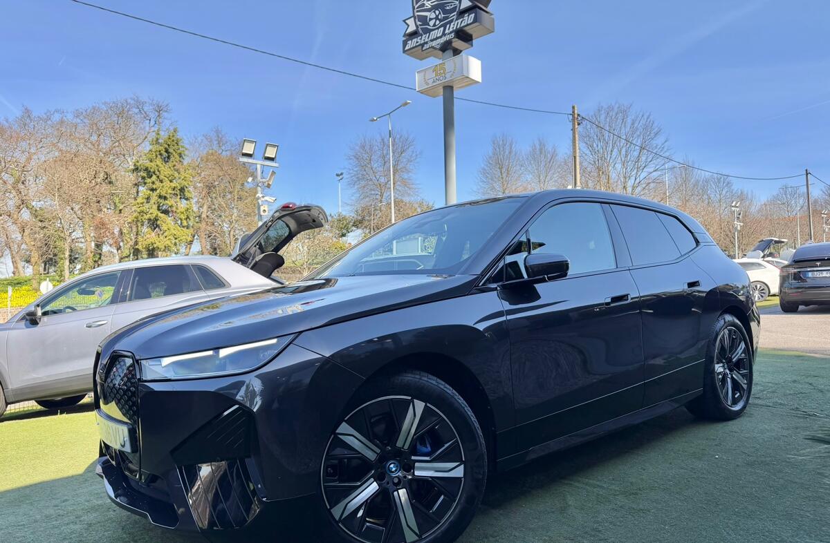 BMW iX xDrive 40 Pack Desportivo
