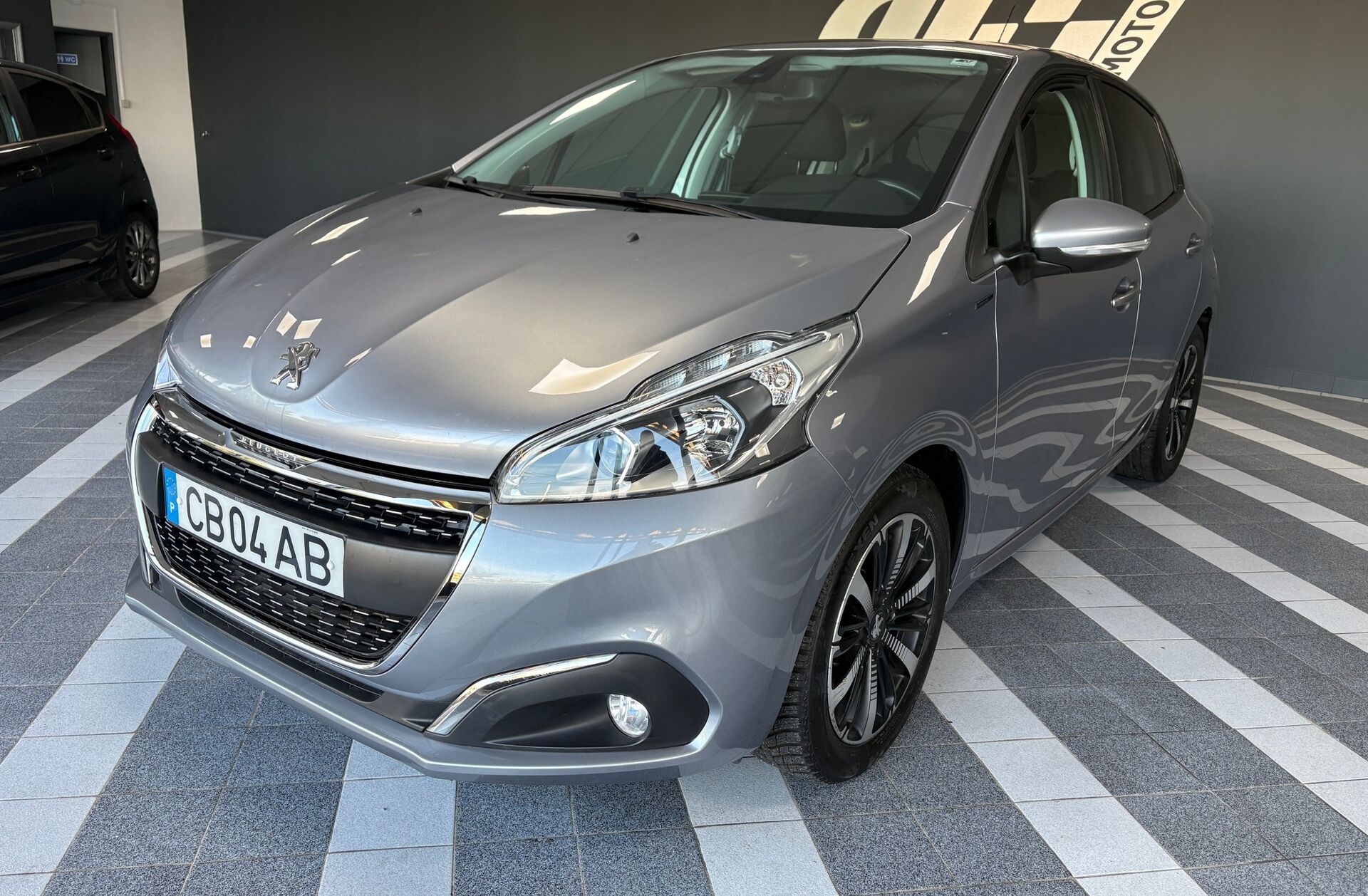 PEUGEOT 208 1.2 PureTech Signature