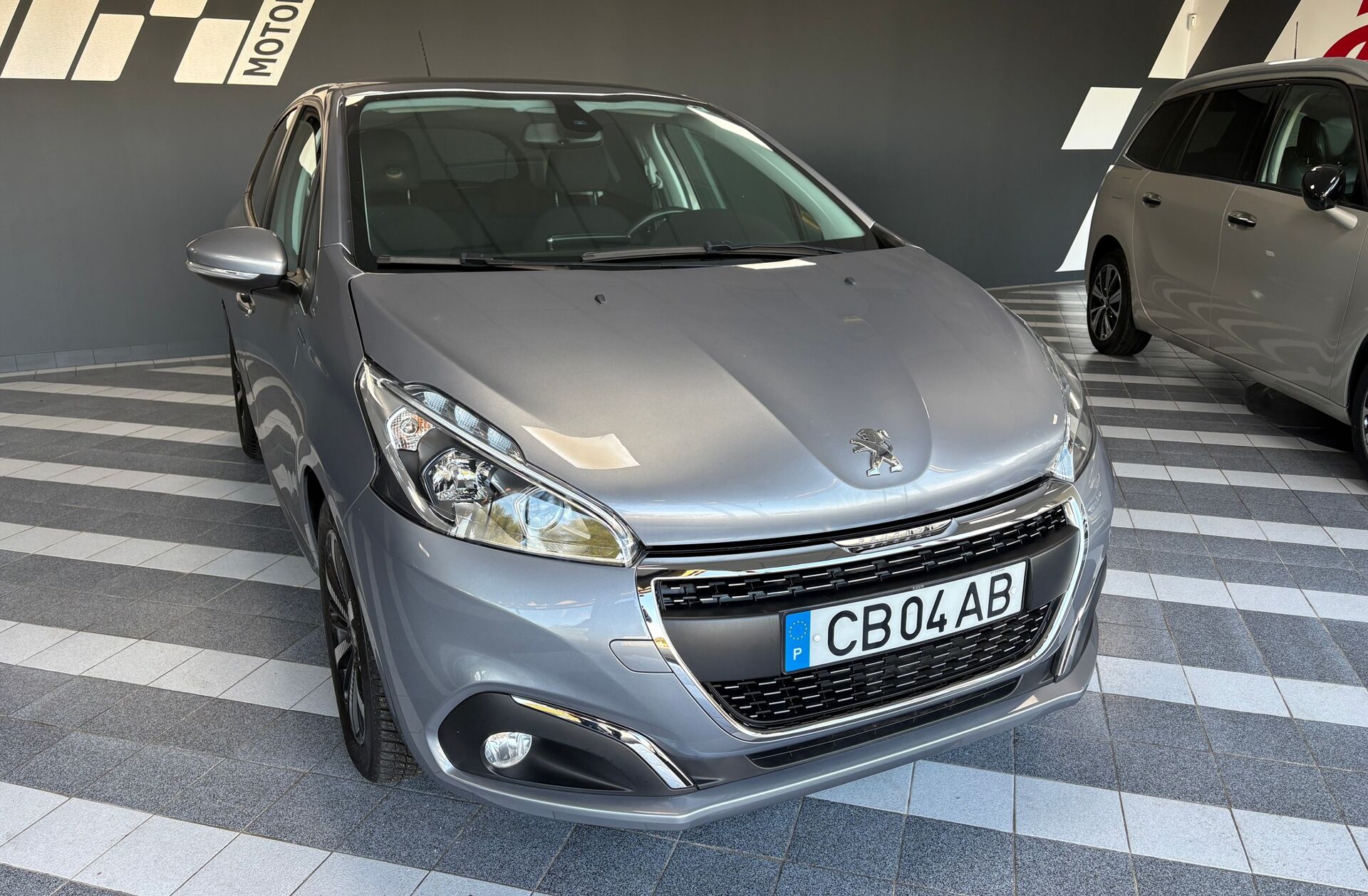 PEUGEOT 208 1.2 PureTech Signature