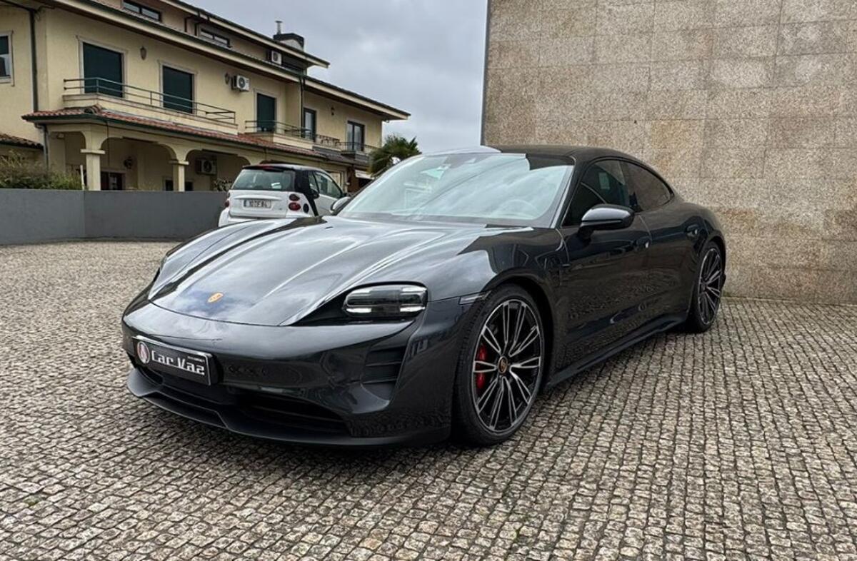 PORSCHE Taycan 4S
