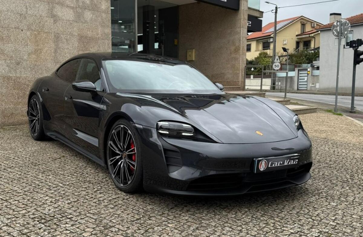 PORSCHE Taycan 4S