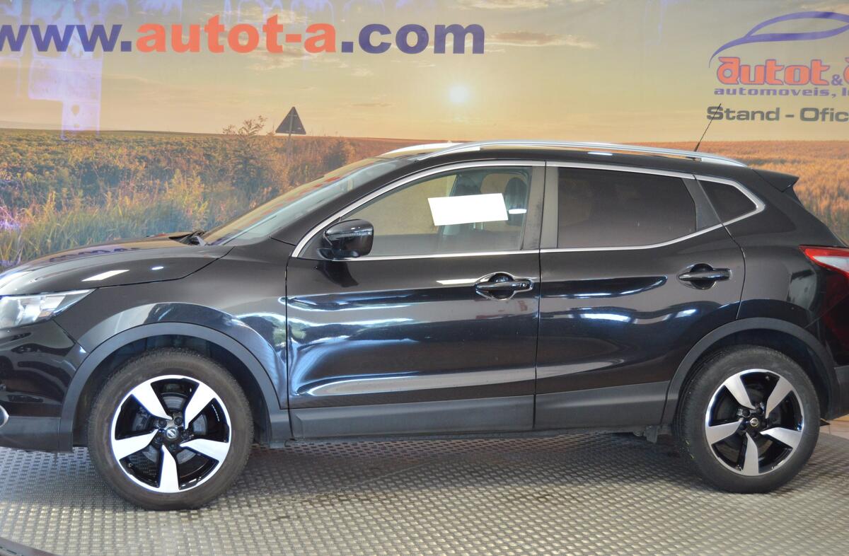 NISSAN Qashqai 1.2 DIG-T N-Connecta 18