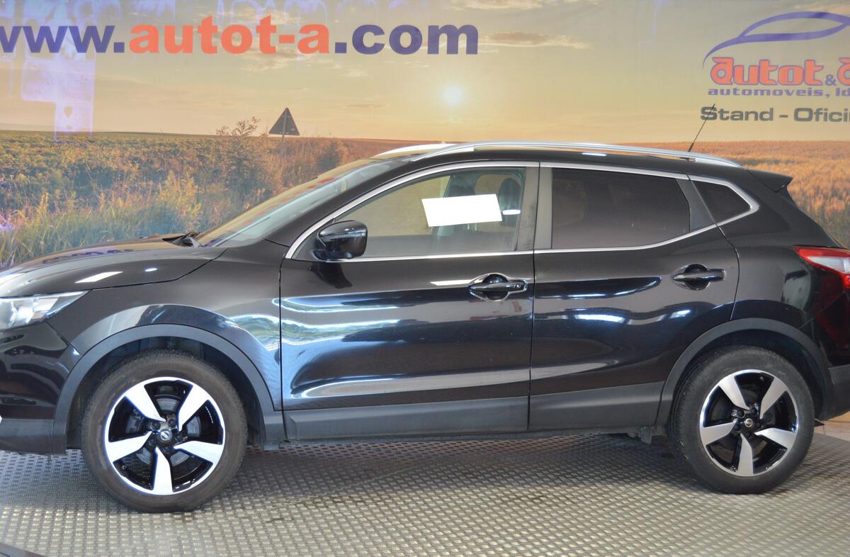 NISSAN Qashqai 1.2 DIG-T N-Connecta 18