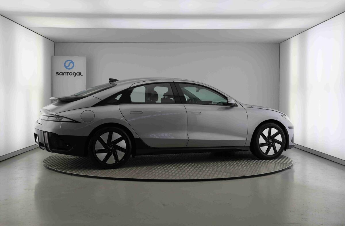 HYUNDAI Ioniq 6 77 kWh Premium