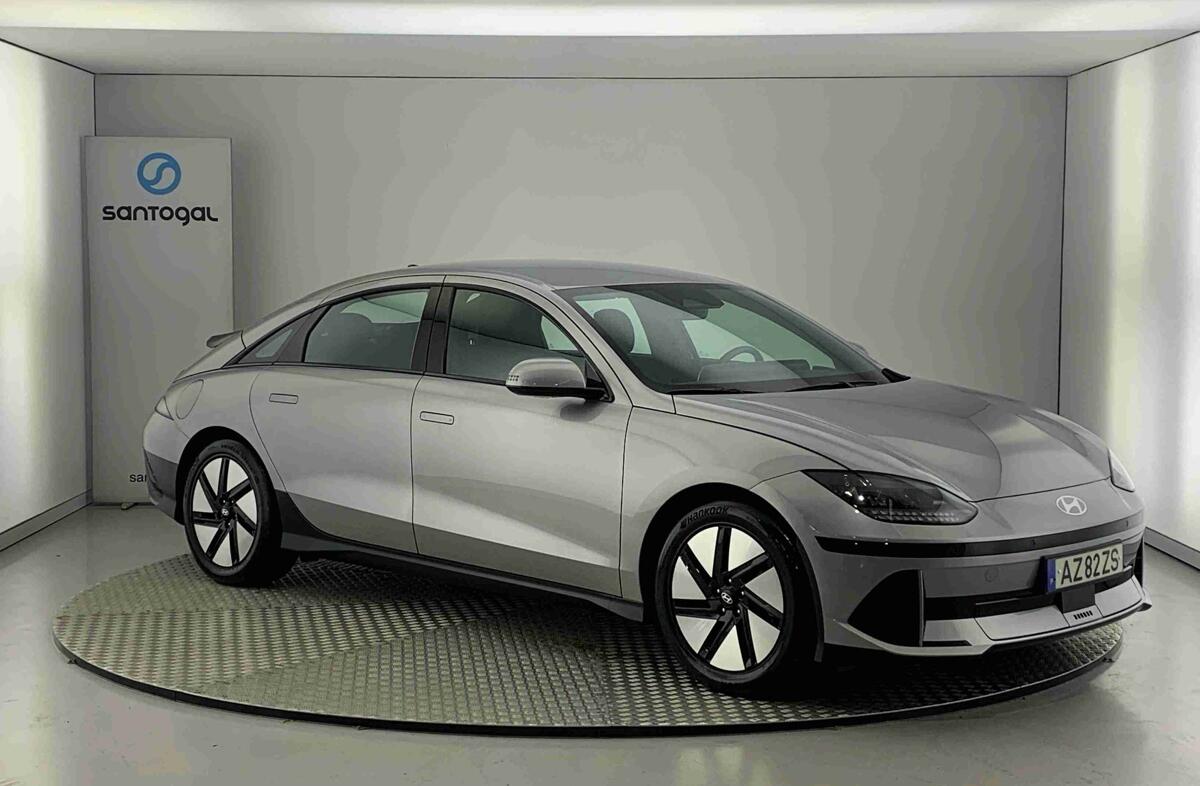 HYUNDAI Ioniq 6 77 kWh Premium