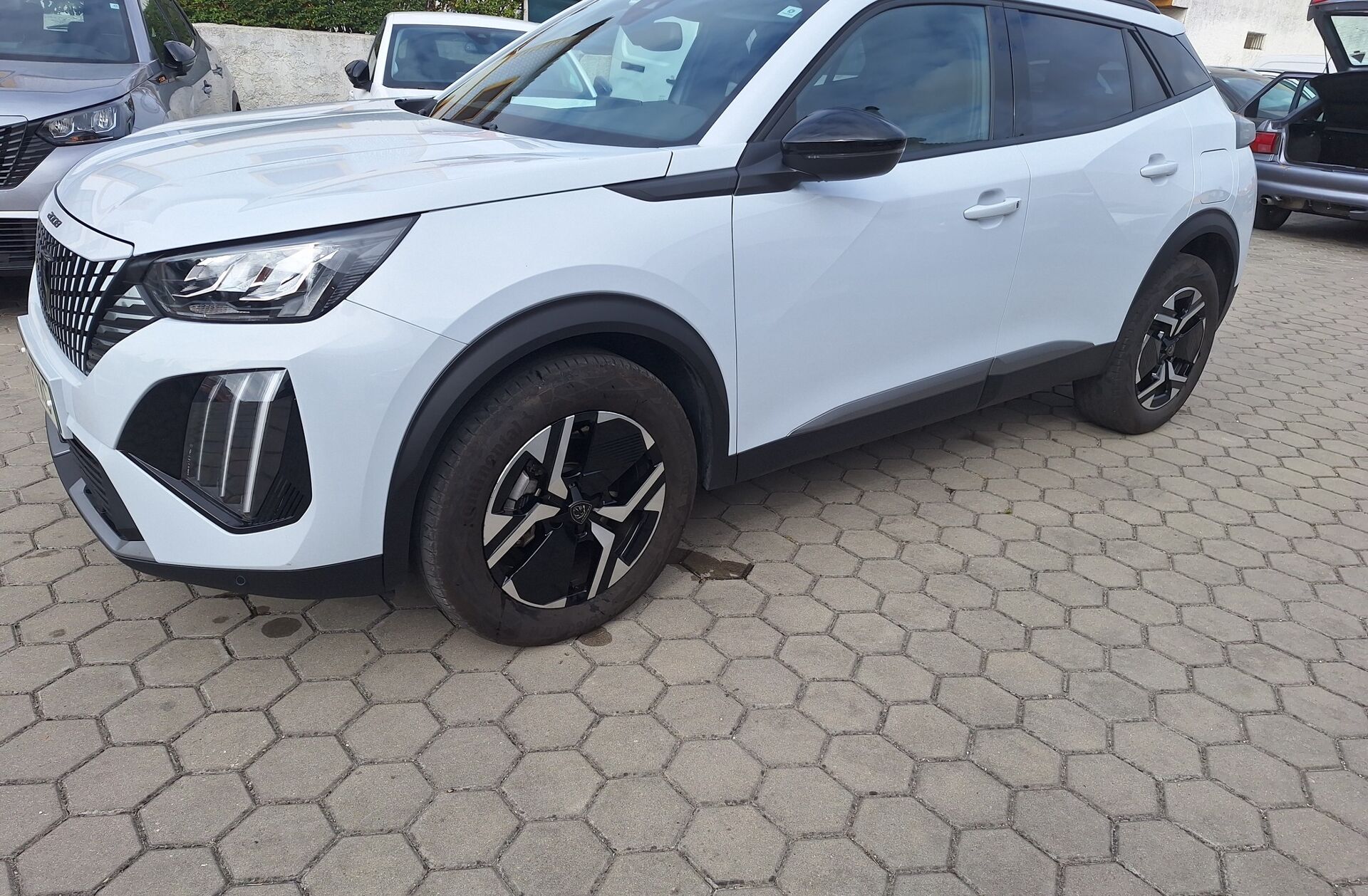 PEUGEOT 2008 1.2 Hybrid Allure e-DCS6