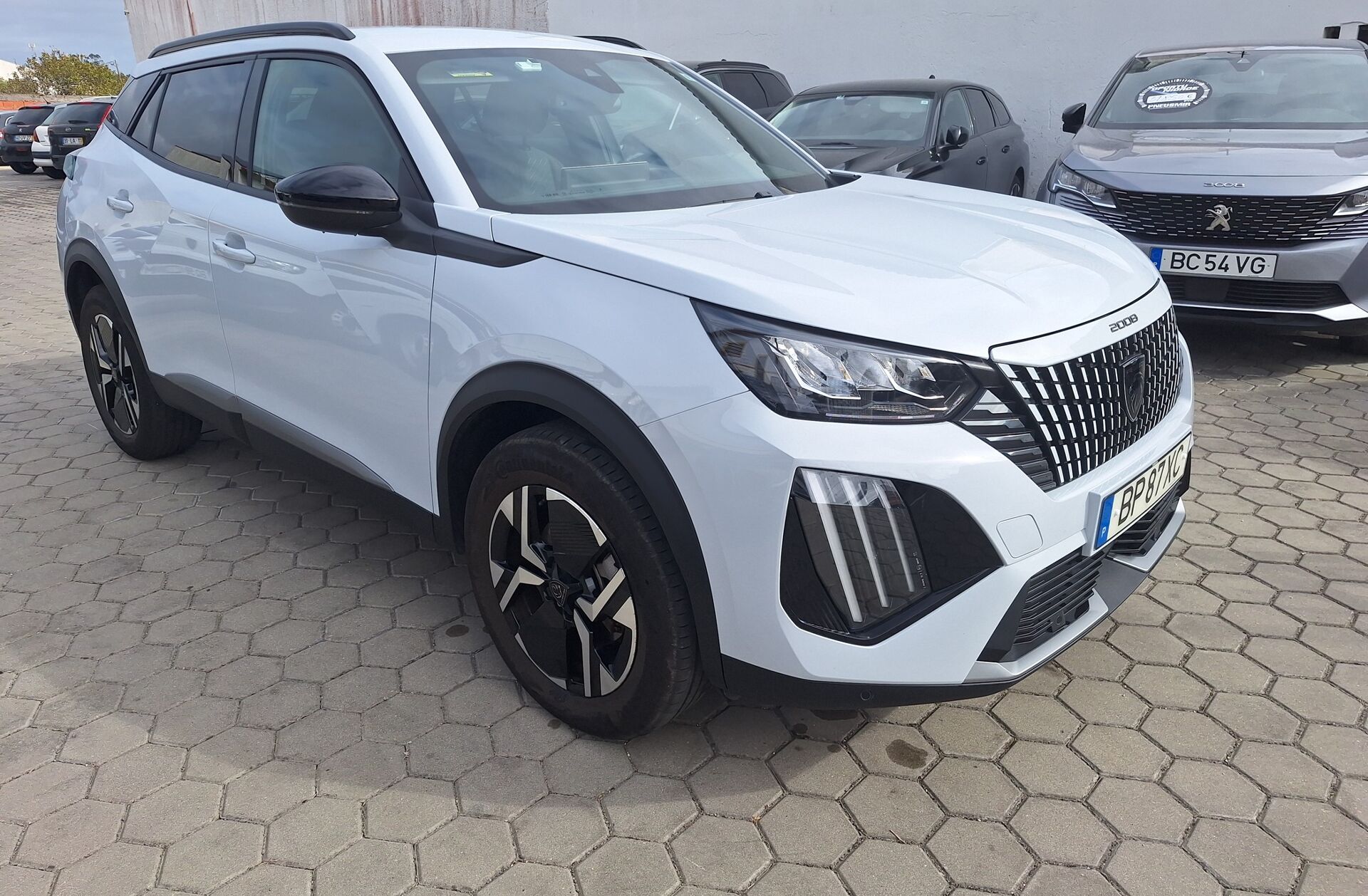 PEUGEOT 2008 1.2 Hybrid Allure e-DCS6
