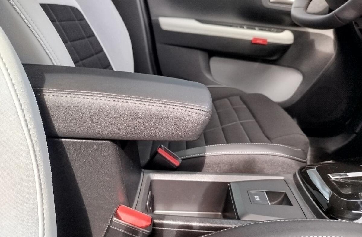 CITROEN C3 1.2 Hybrid Max e-DSC6