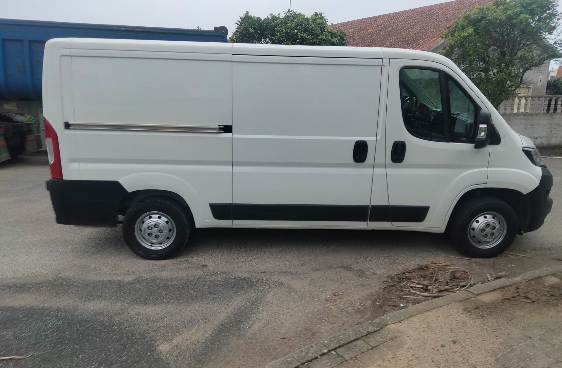 PEUGEOT Boxer 2.2 BlueHDi 330 L1H1 Pro