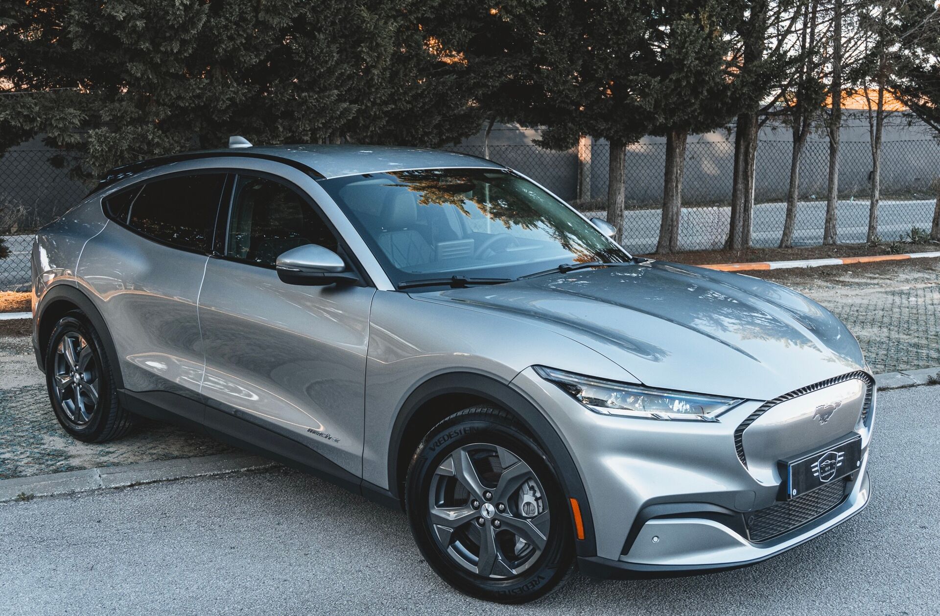 FORD Mustang Mach-E Alargada