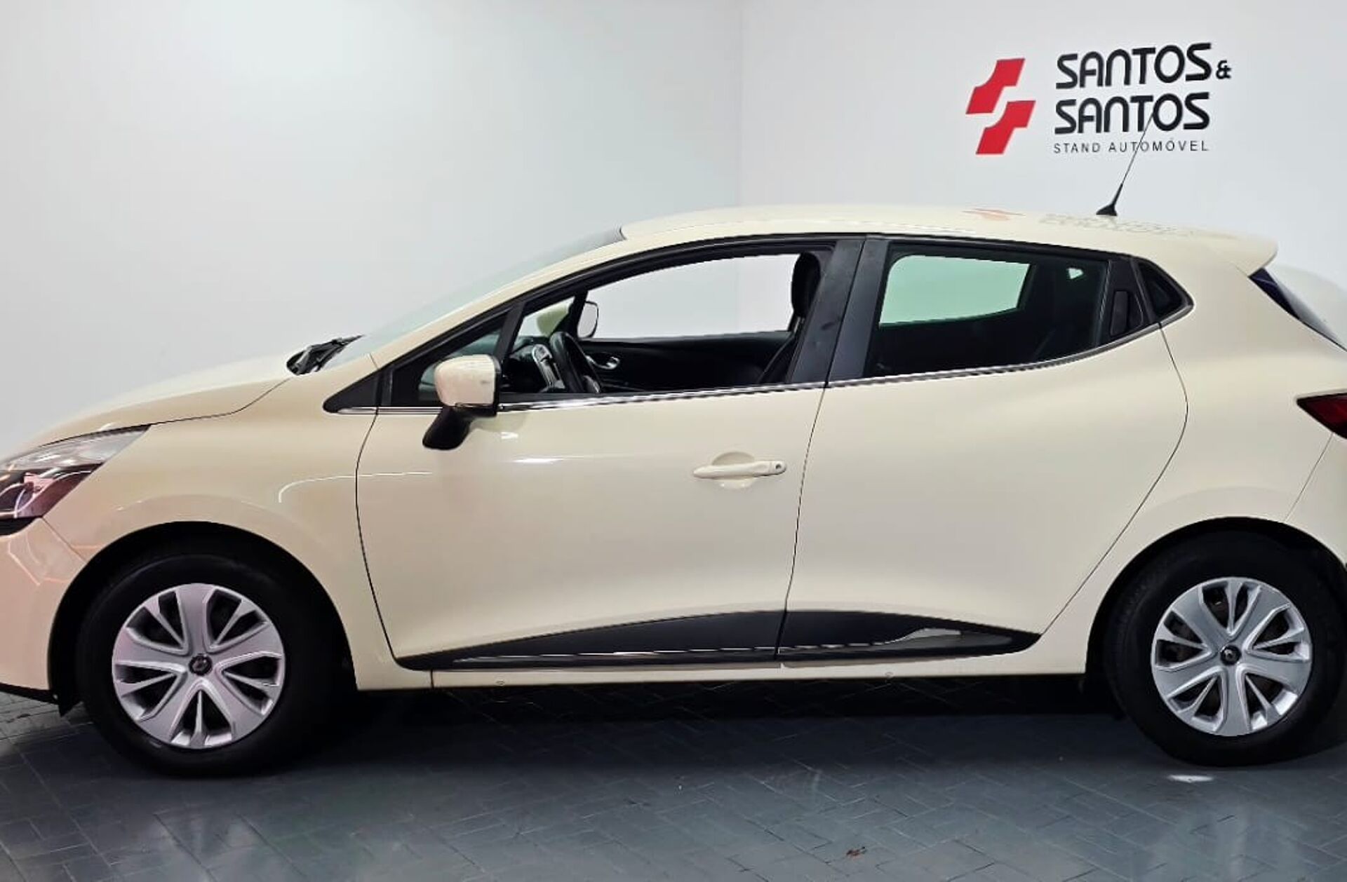 RENAULT Clio 0.9 TCe Limited Edition