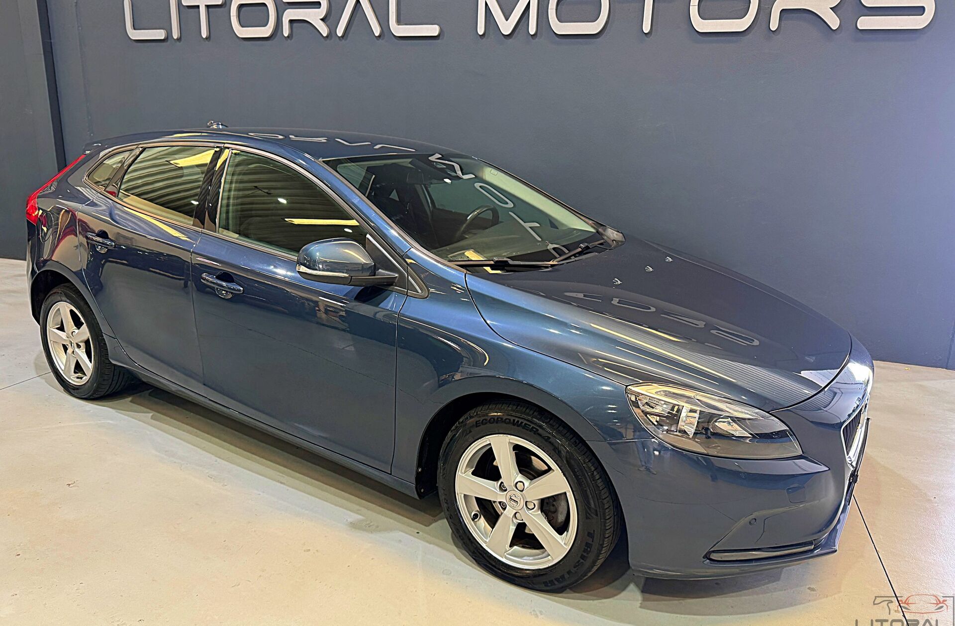 VOLVO V40 D2 Line You!