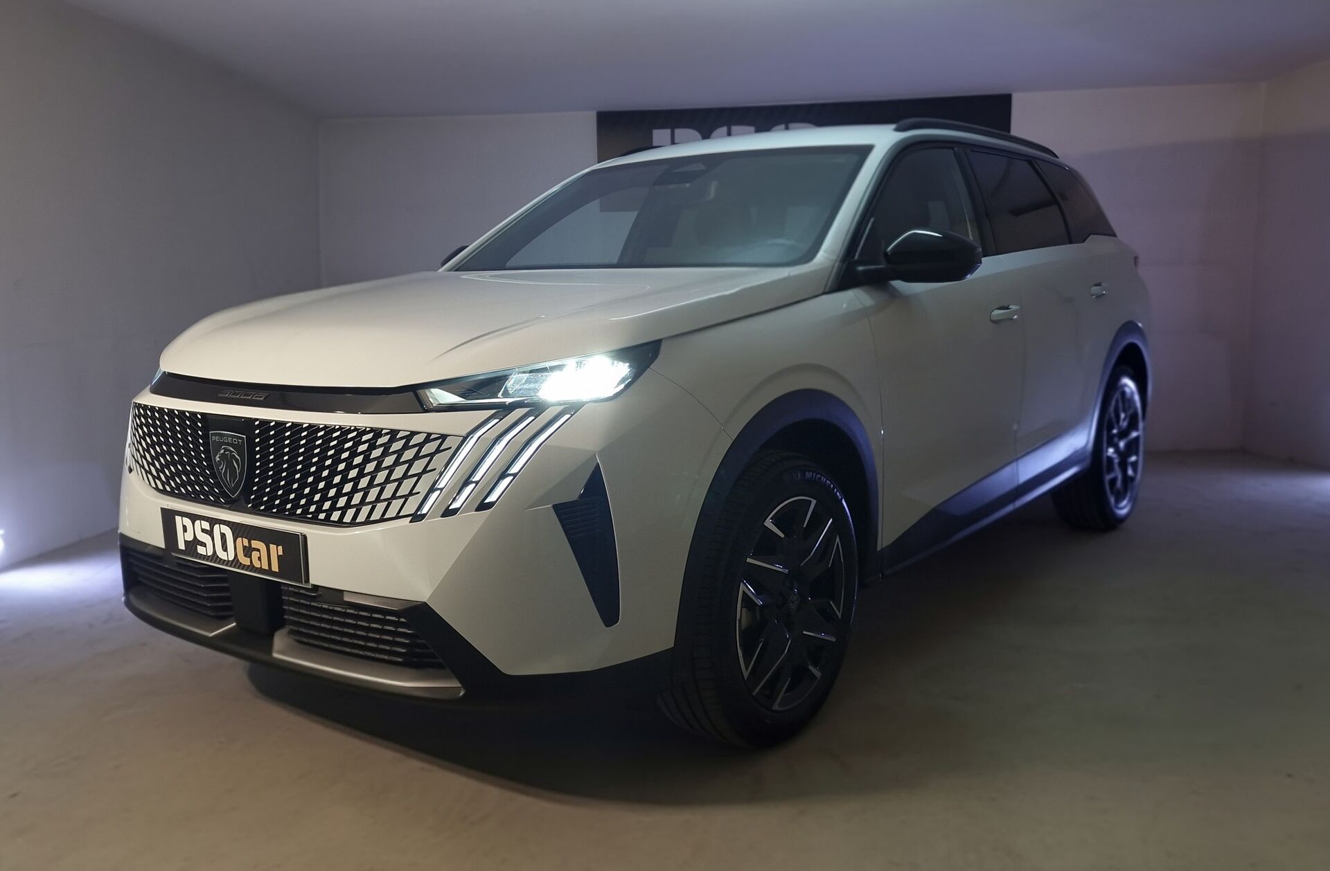 PEUGEOT 5008 1.2 Hybrid Allure e-DCS6
