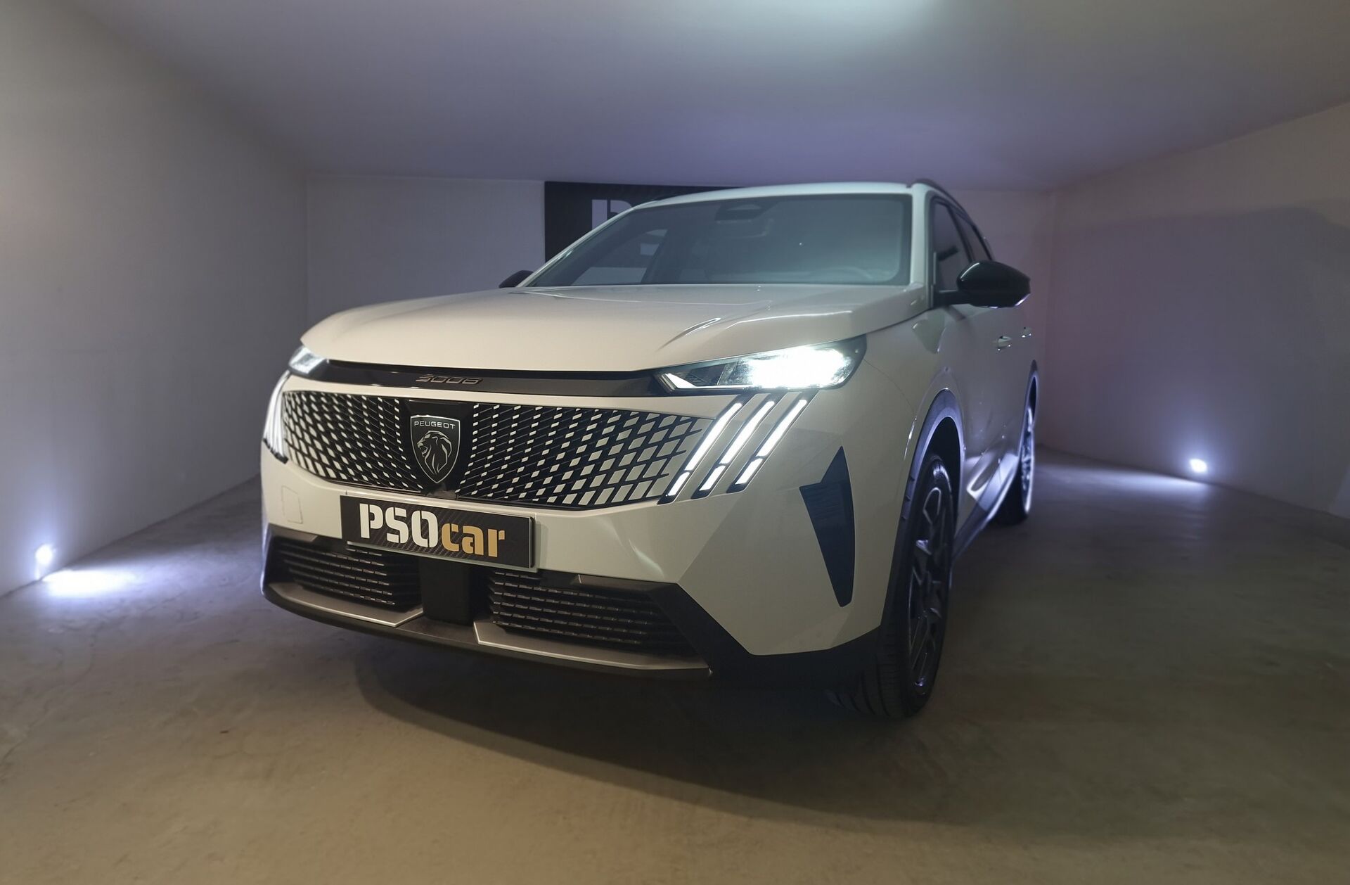 PEUGEOT 5008 1.2 Hybrid Allure e-DCS6