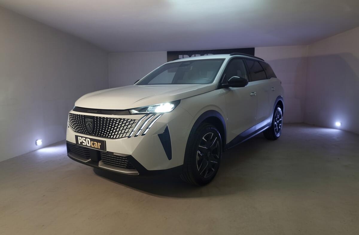 PEUGEOT 5008 1.2 Hybrid Allure e-DCS6