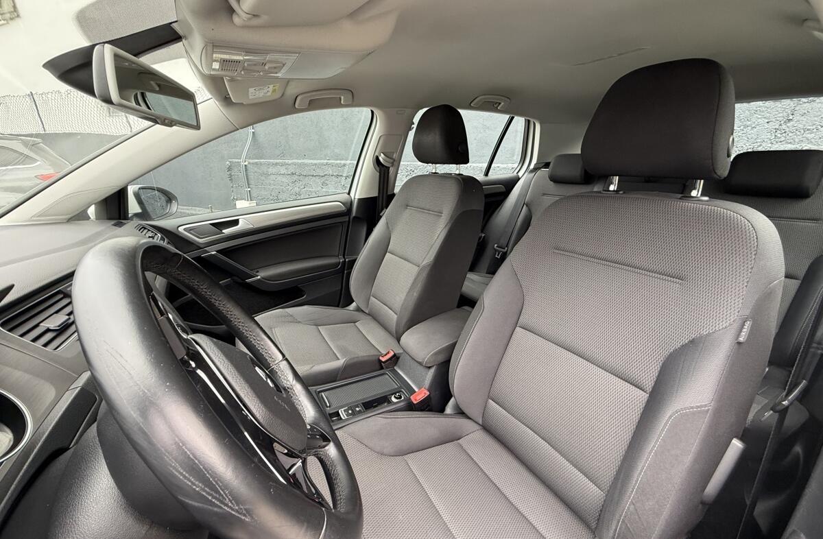 VOLKSWAGEN Golf 1.6 TDi Confortline DSG