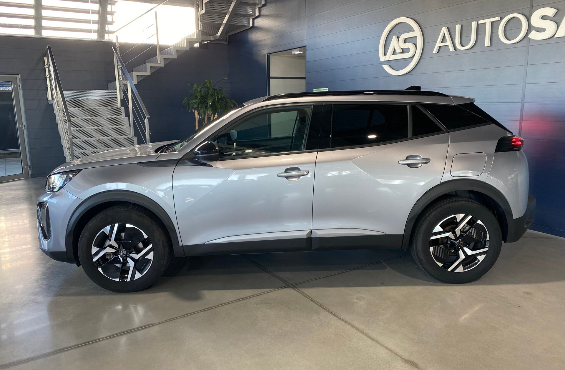 PEUGEOT 2008 1.2 PureTech Allure EAT8