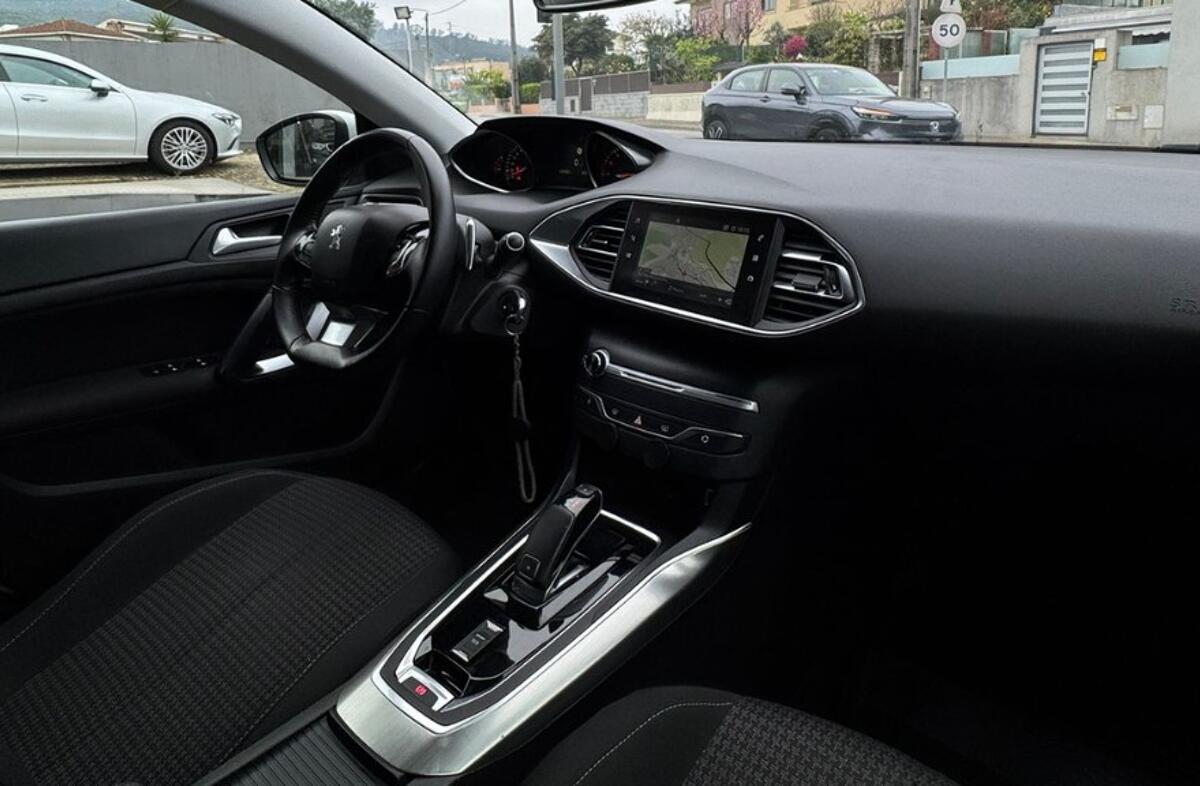 PEUGEOT 308 1.5 BlueHDi Allure EAT8