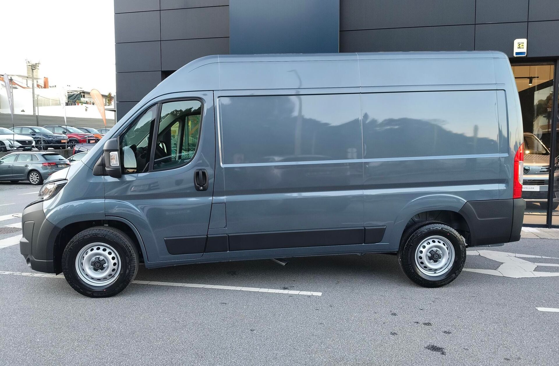 PEUGEOT Boxer 2.2 BlueHDi 335 L2H2 EAT8