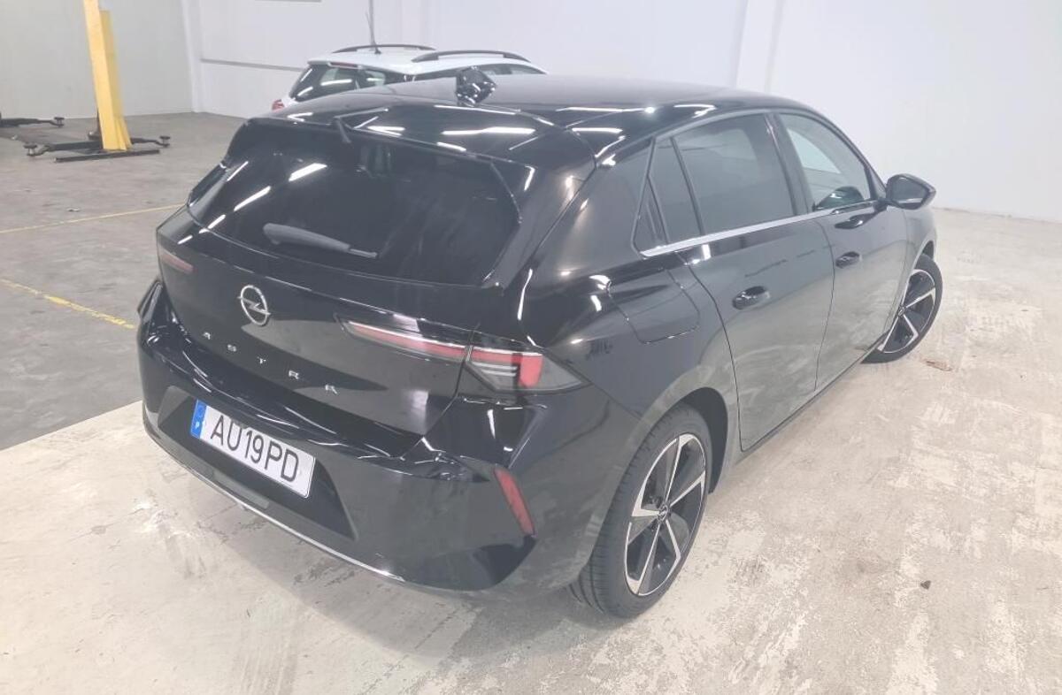 OPEL Astra 1.5 D Elegance Aut.