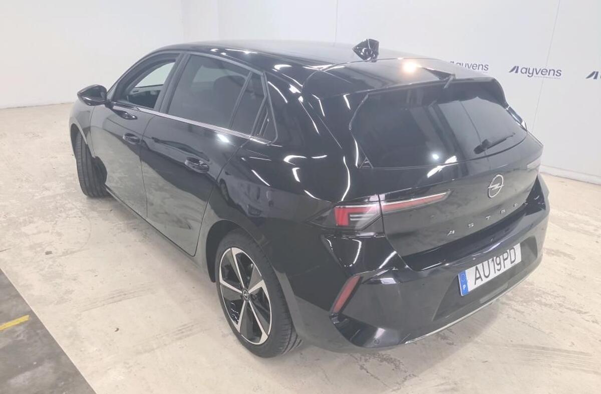 OPEL Astra 1.5 D Elegance Aut.