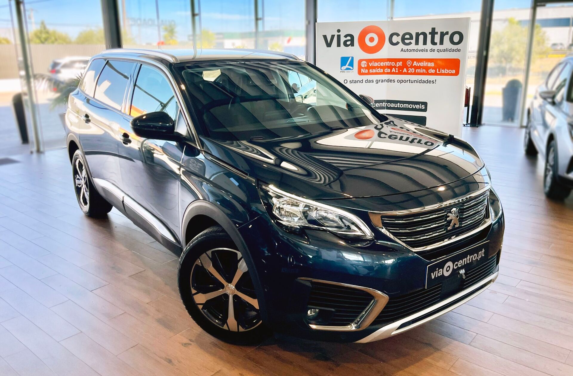 PEUGEOT 5008 1.2 PureTech Allure