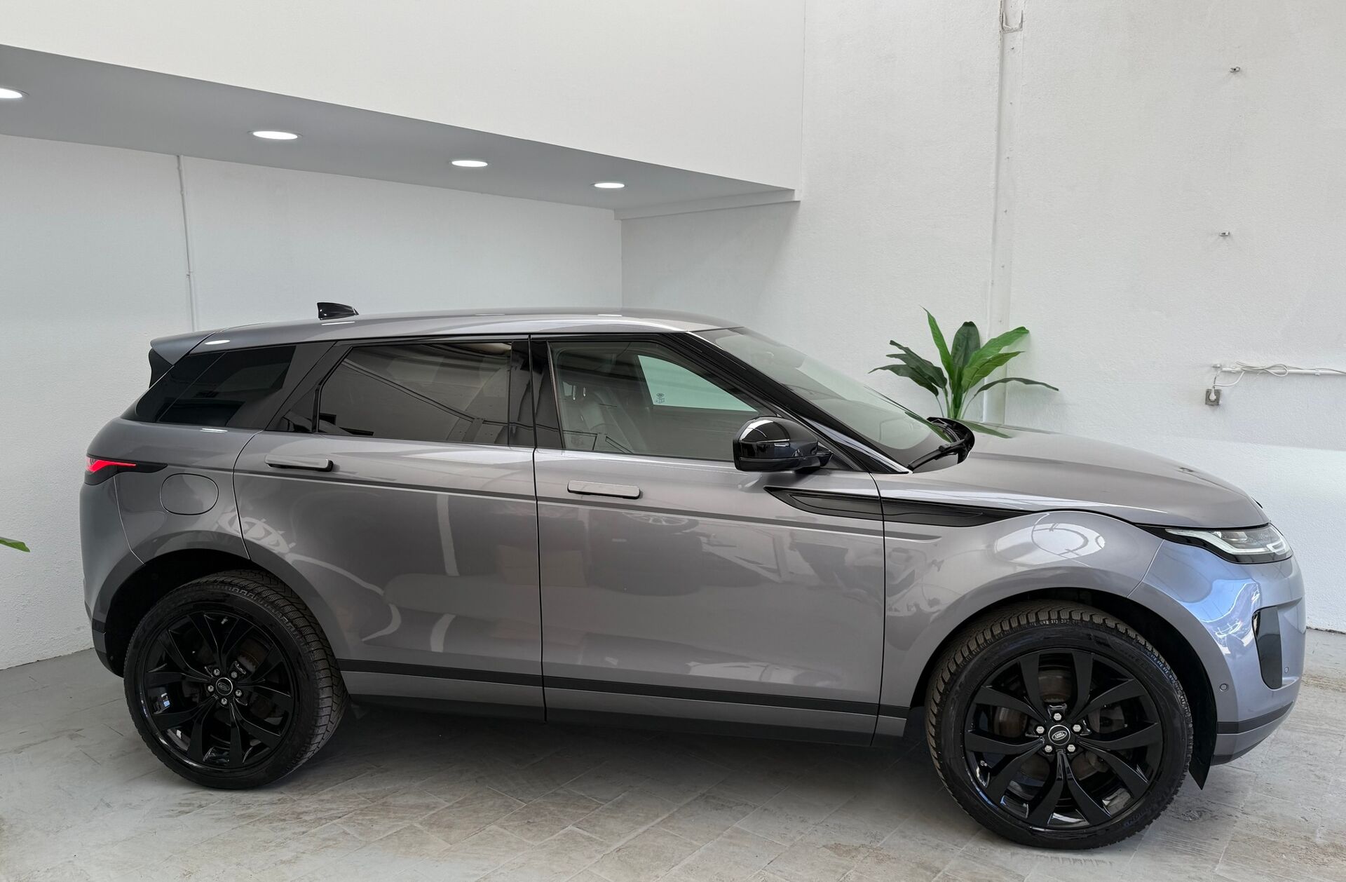 LAND ROVER Range Rover Evoque 1.5 P300e AWD Auto