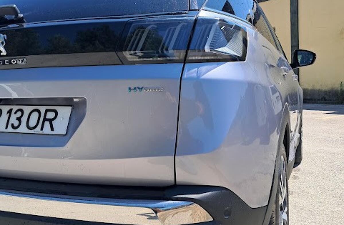 PEUGEOT 3008 1.6 Hybrid GT Pack e-EAT8