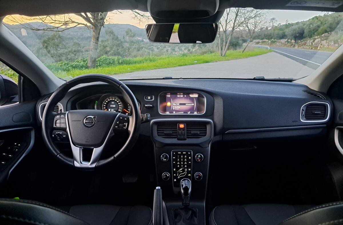 VOLVO V40 1.5 T3 Sport Edition Plus Geartronic