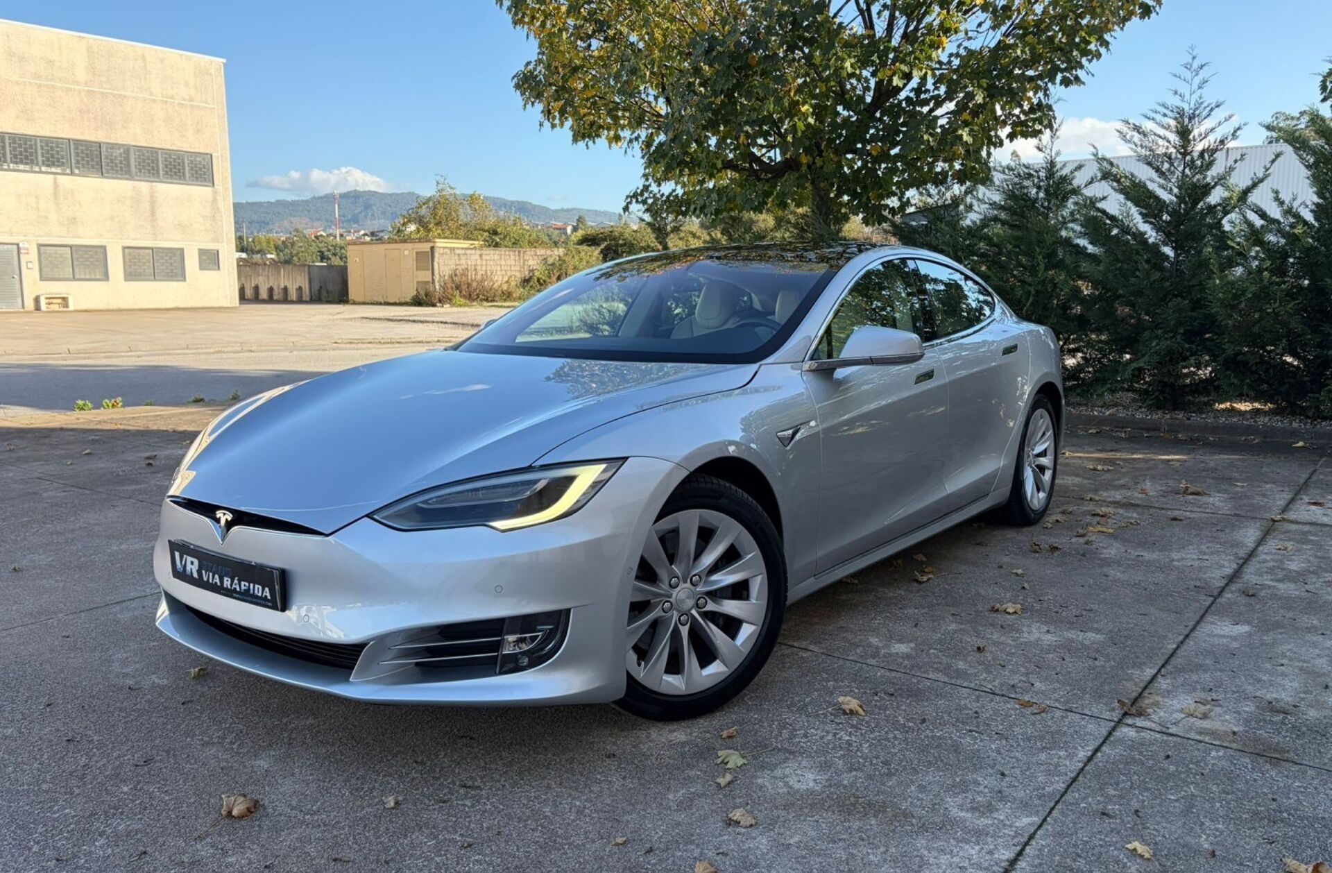TESLA Model S 75D