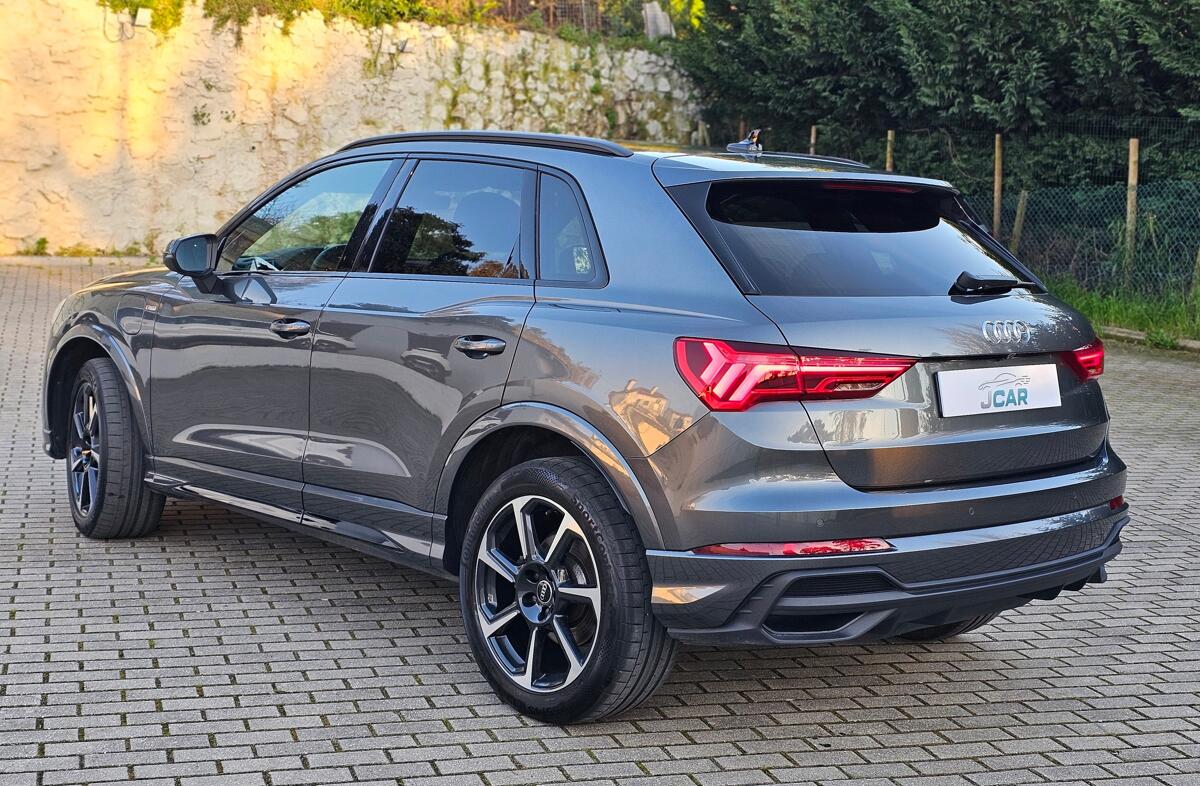 AUDI Q3 45 TFSIe S line S tronic