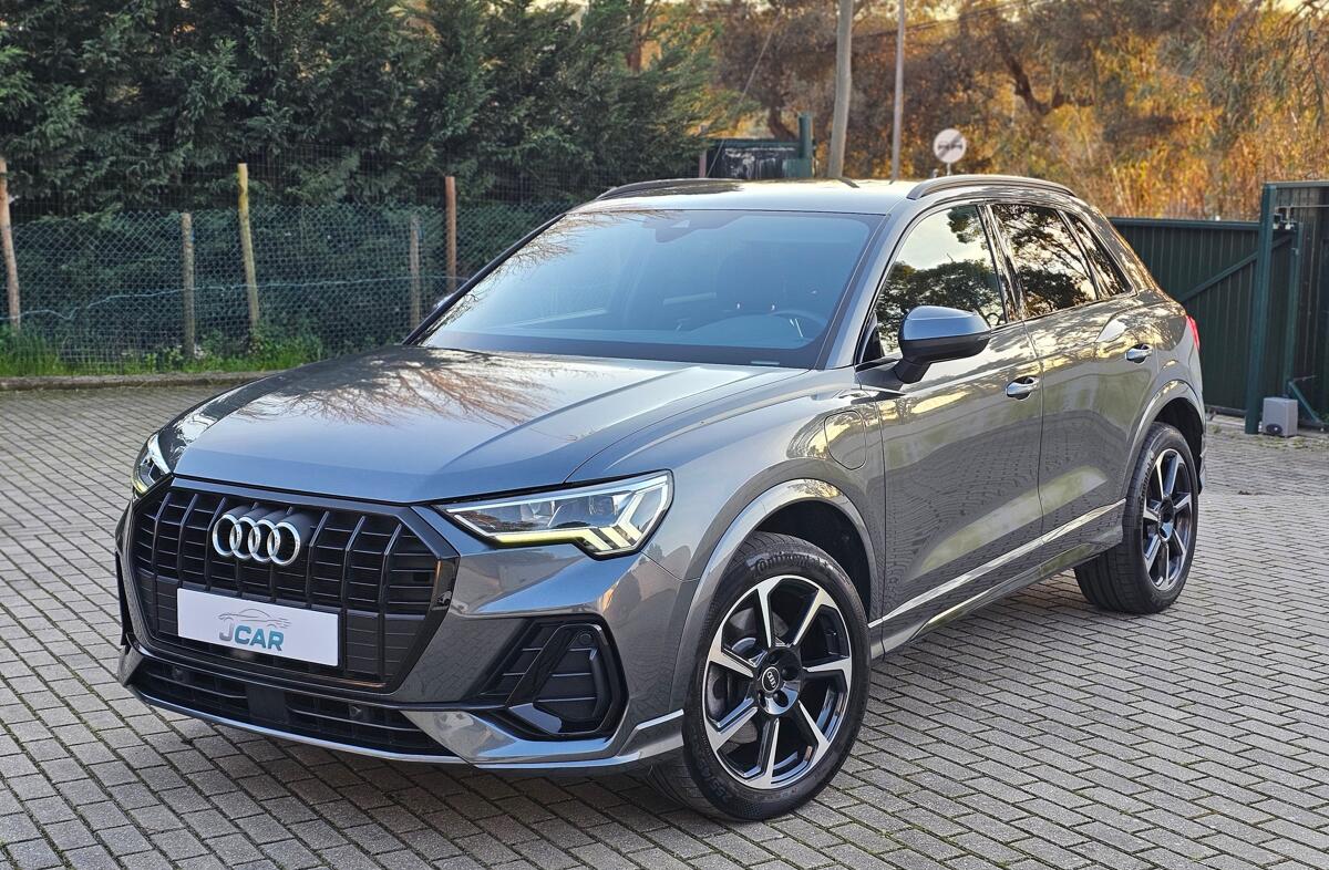 AUDI Q3 45 TFSIe S line S tronic