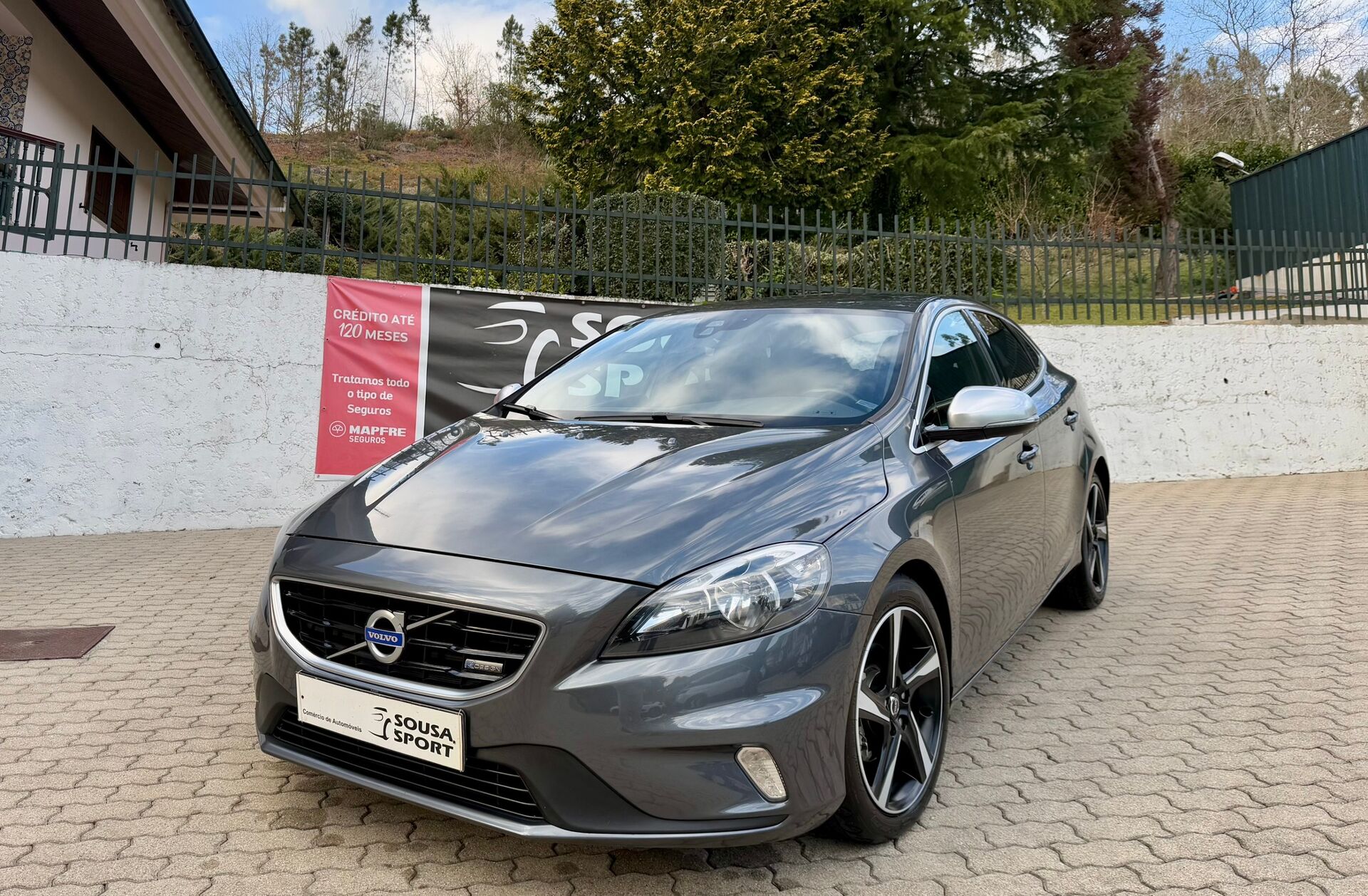 VOLVO V40 1.6 D2 R-Design Summum