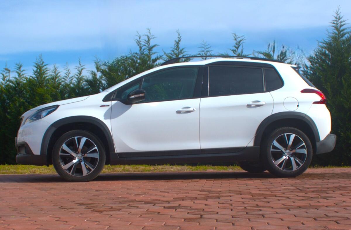 PEUGEOT 2008 1.2 PureTech GT Line