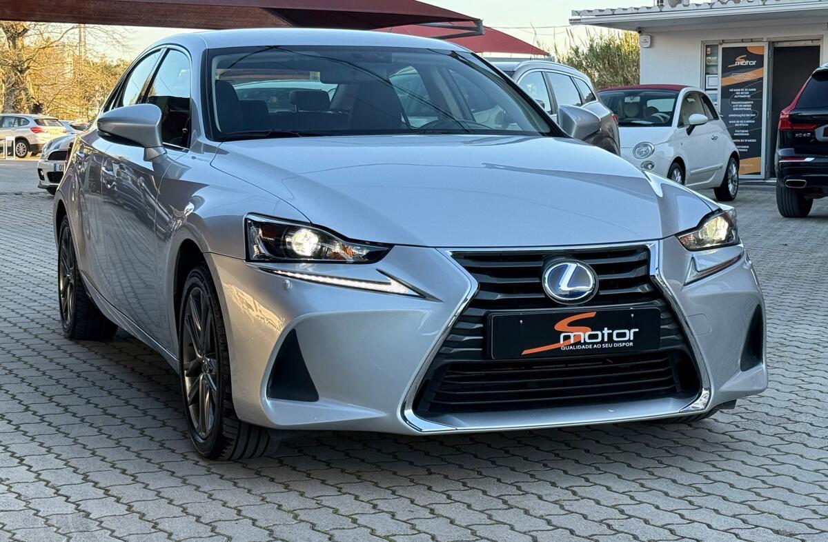 LEXUS IS 300h Executive