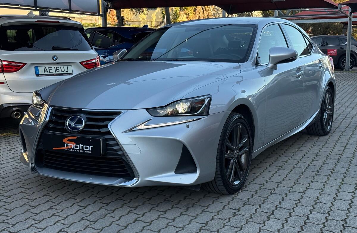 LEXUS IS 300h Executive