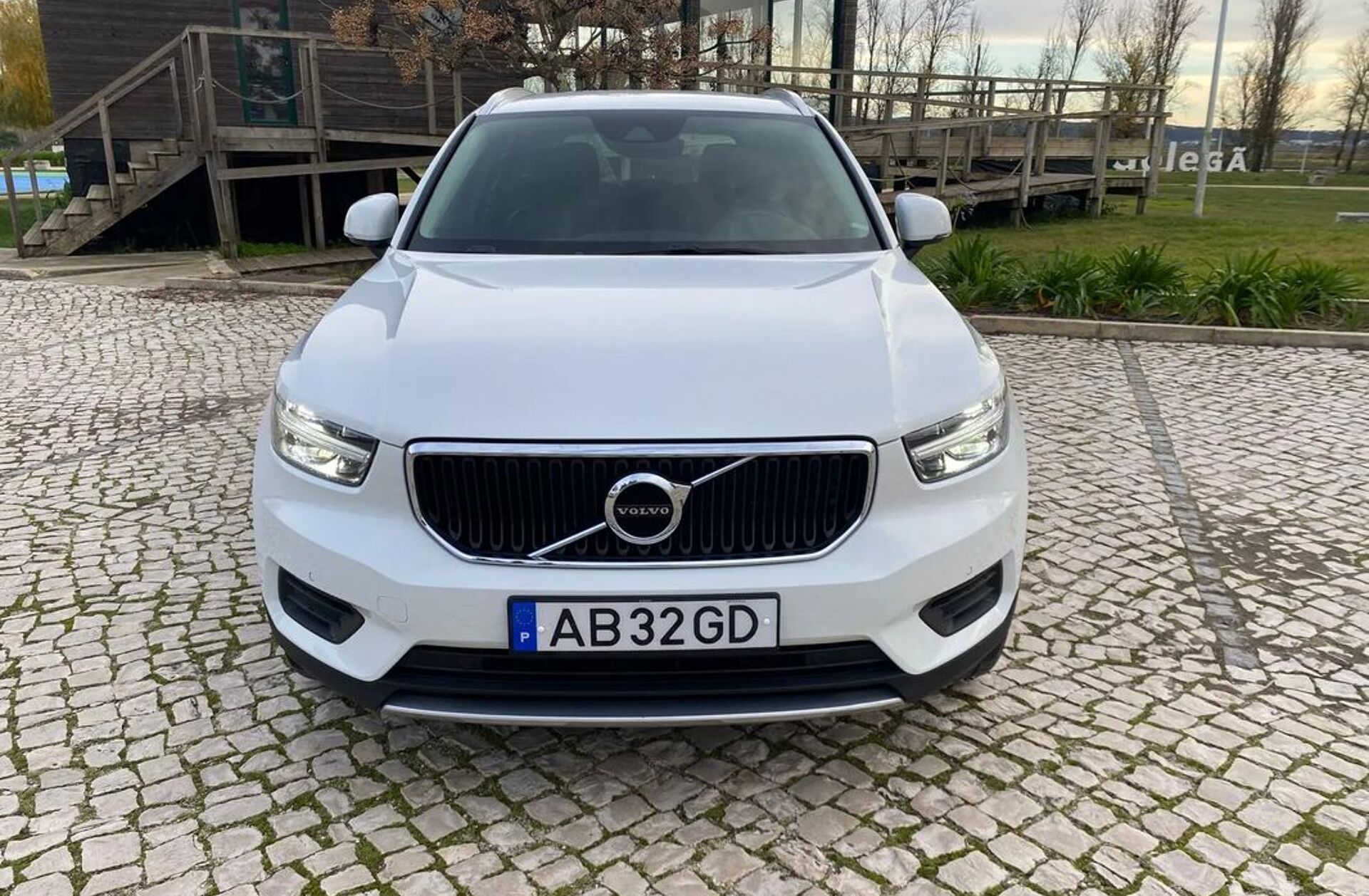 VOLVO XC40 1.5 T5 PHEV Momentum Plus